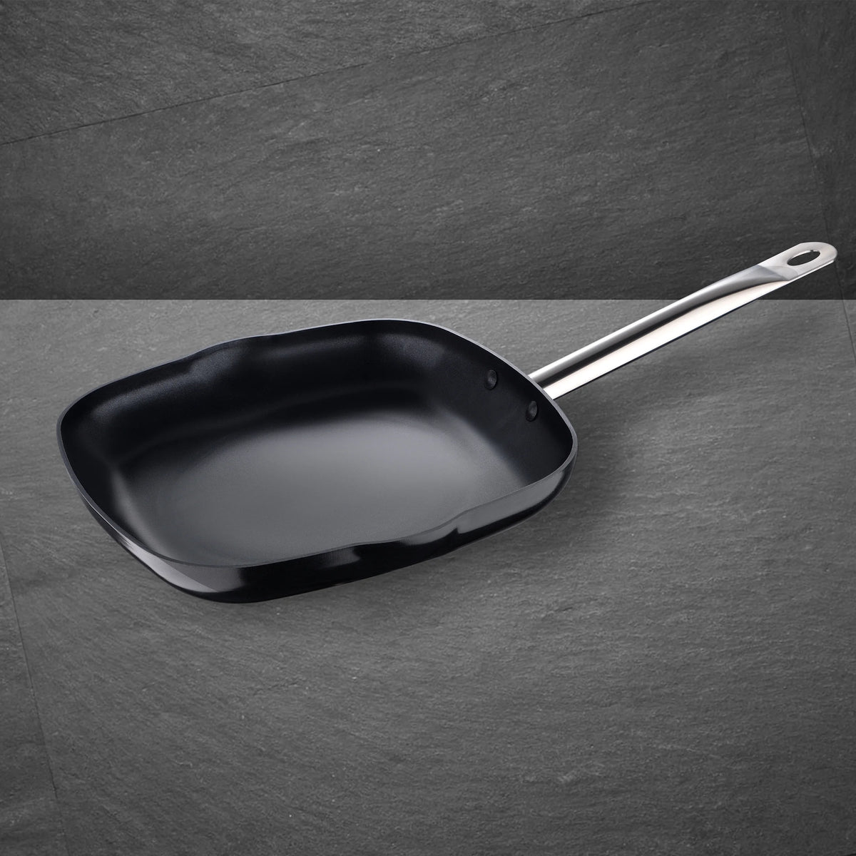 11" Black Cast Aluminum Non Stick Griddle Pan W656810