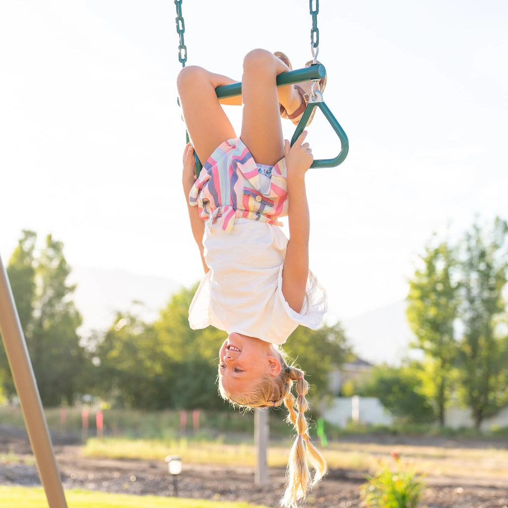 Kid's Metal Swing Set with 2 Belt Swings and Trapeze Bar D957