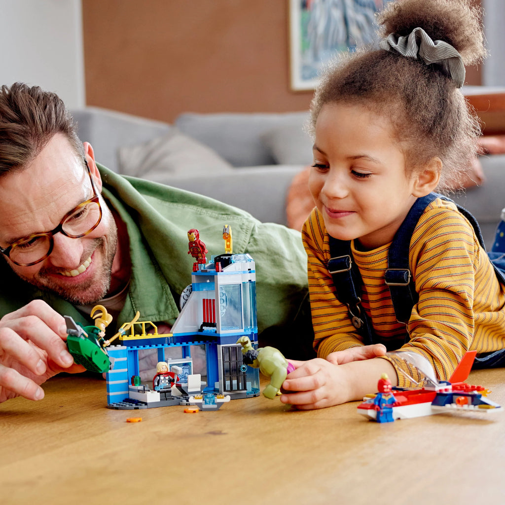 223 Piece Building Toy with Minifigures Y580