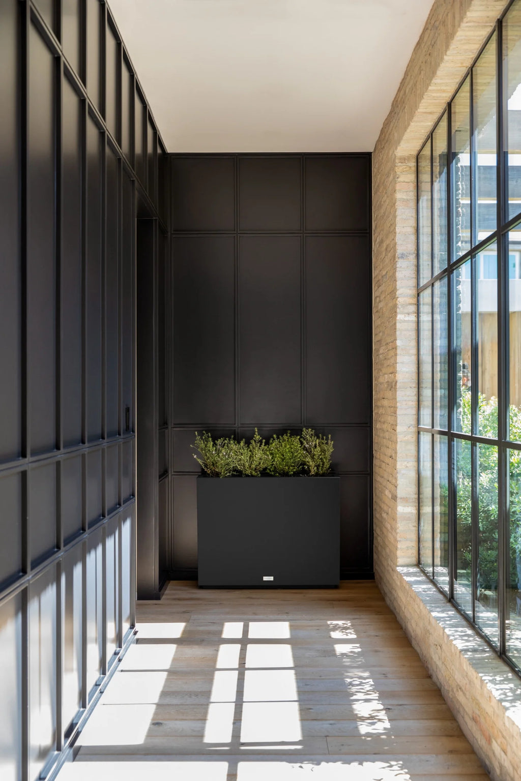 Black 30" Plastic Planter R329