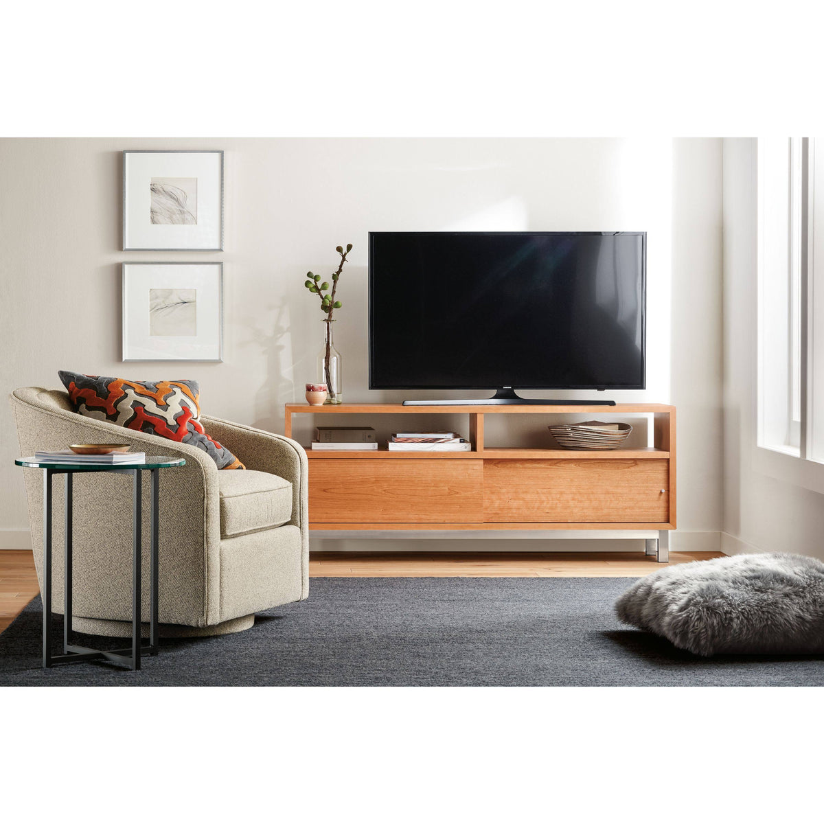 White Round End Table with Quartz Top D765