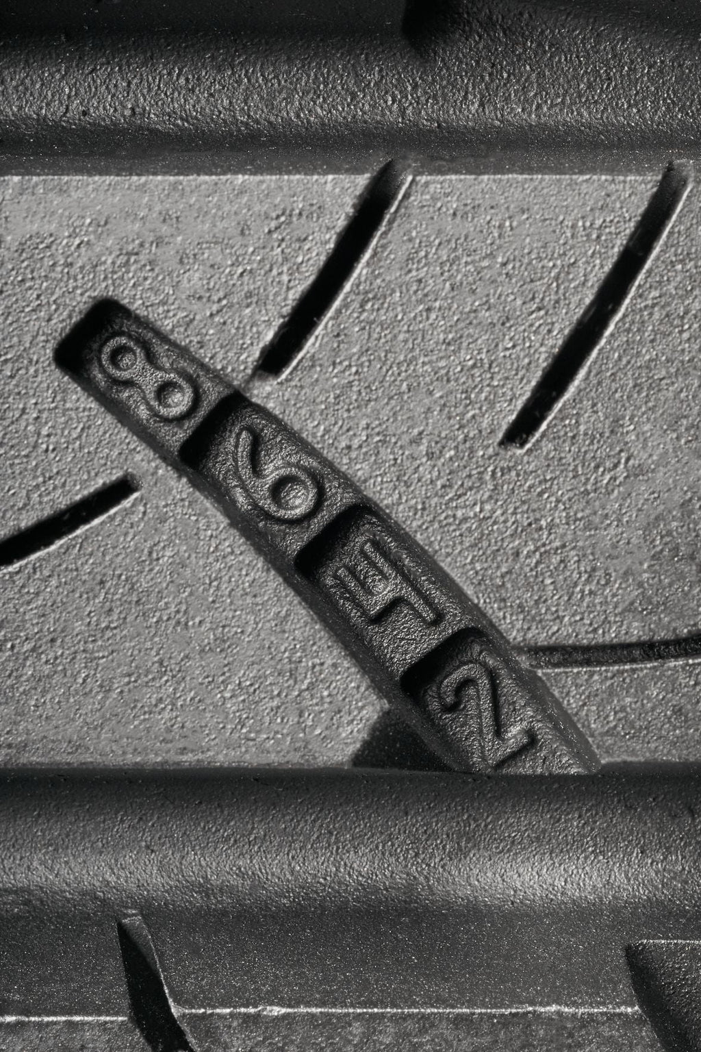 215/55R17 94V All-Season Passenger Car Tire Q84650