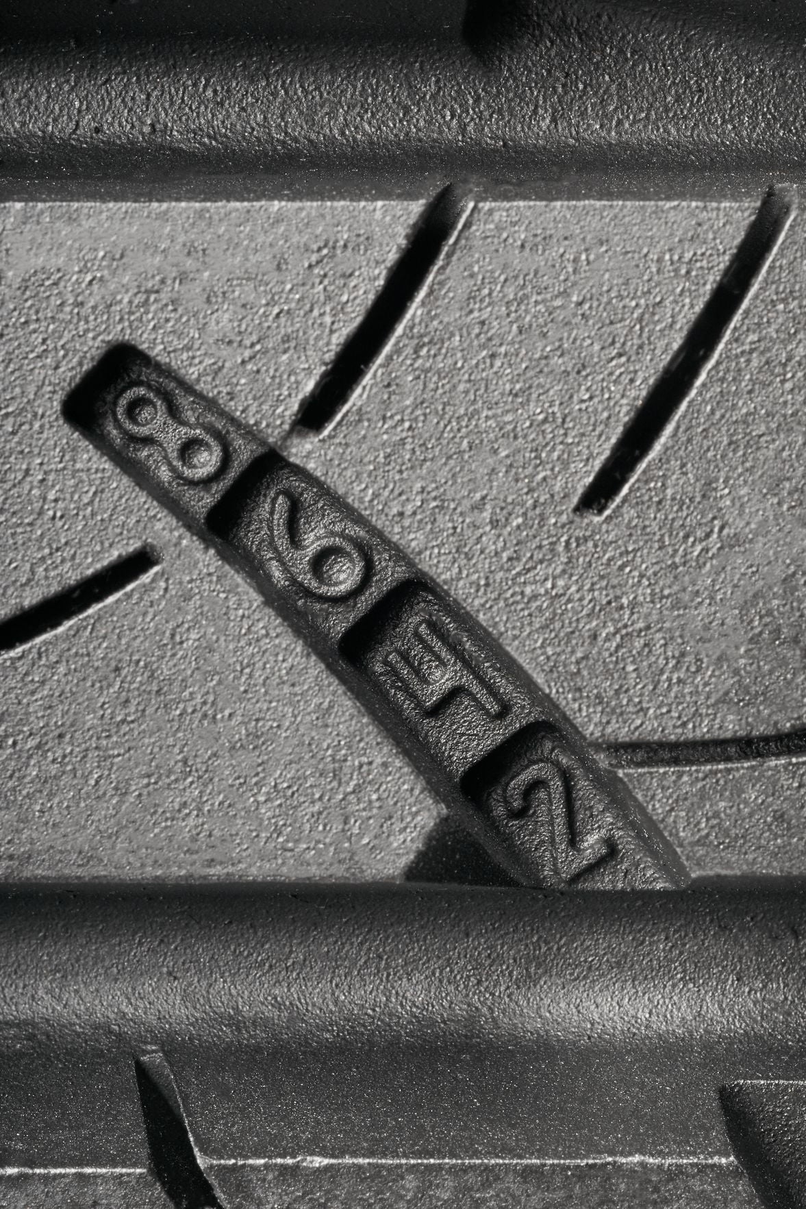 215/55R17 94V All-Season Passenger Car Tire Q84650
