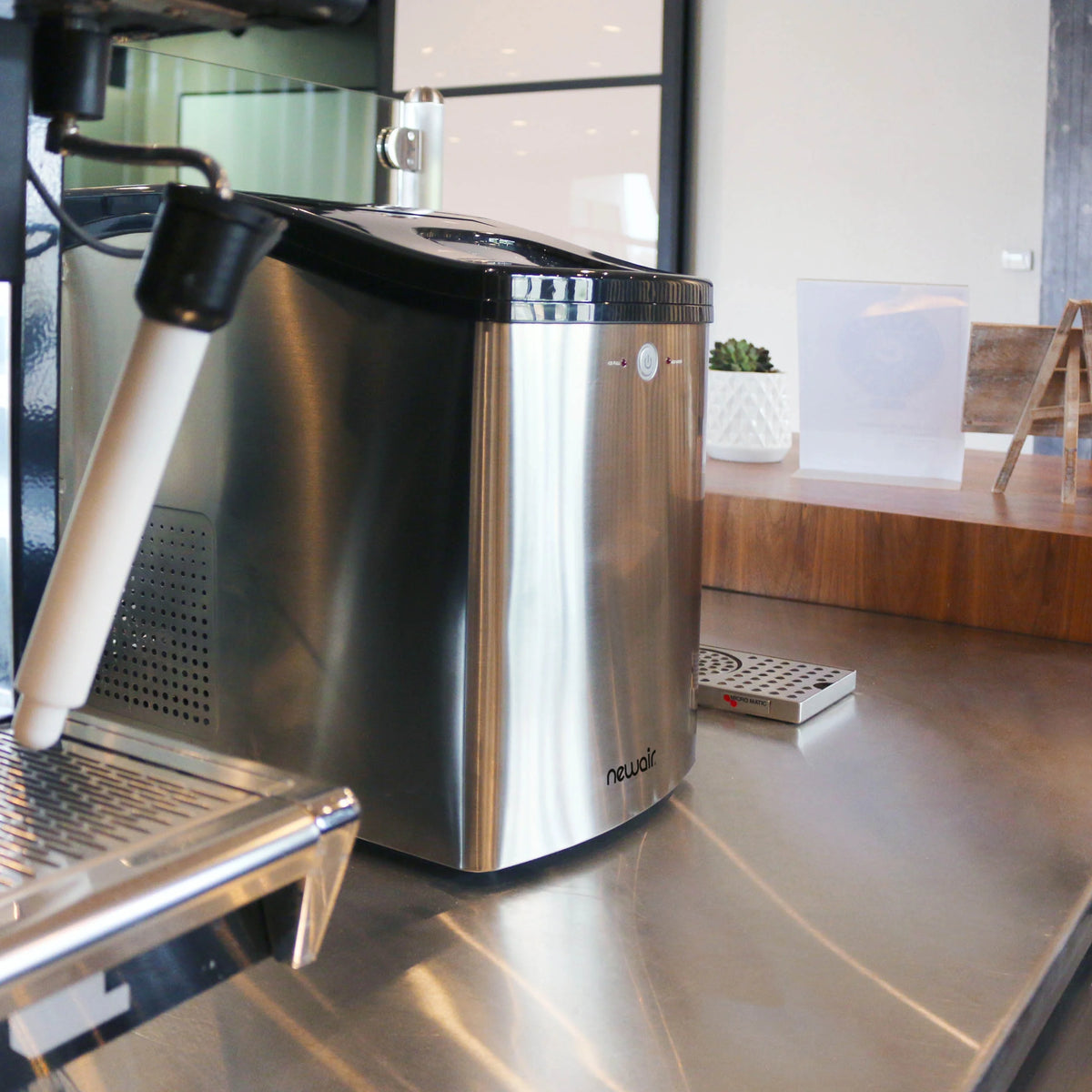 40 lb. Countertop Nugget Ice Maker in Stainless Steel R4175