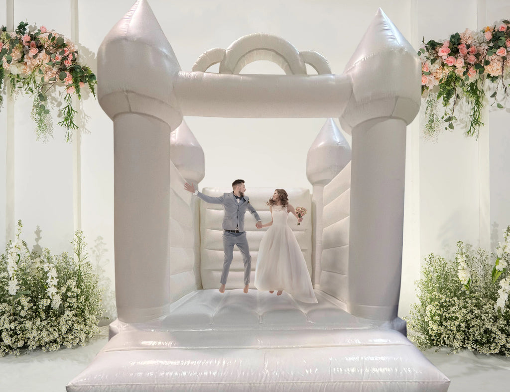 White Inflatable Bounce House U610106