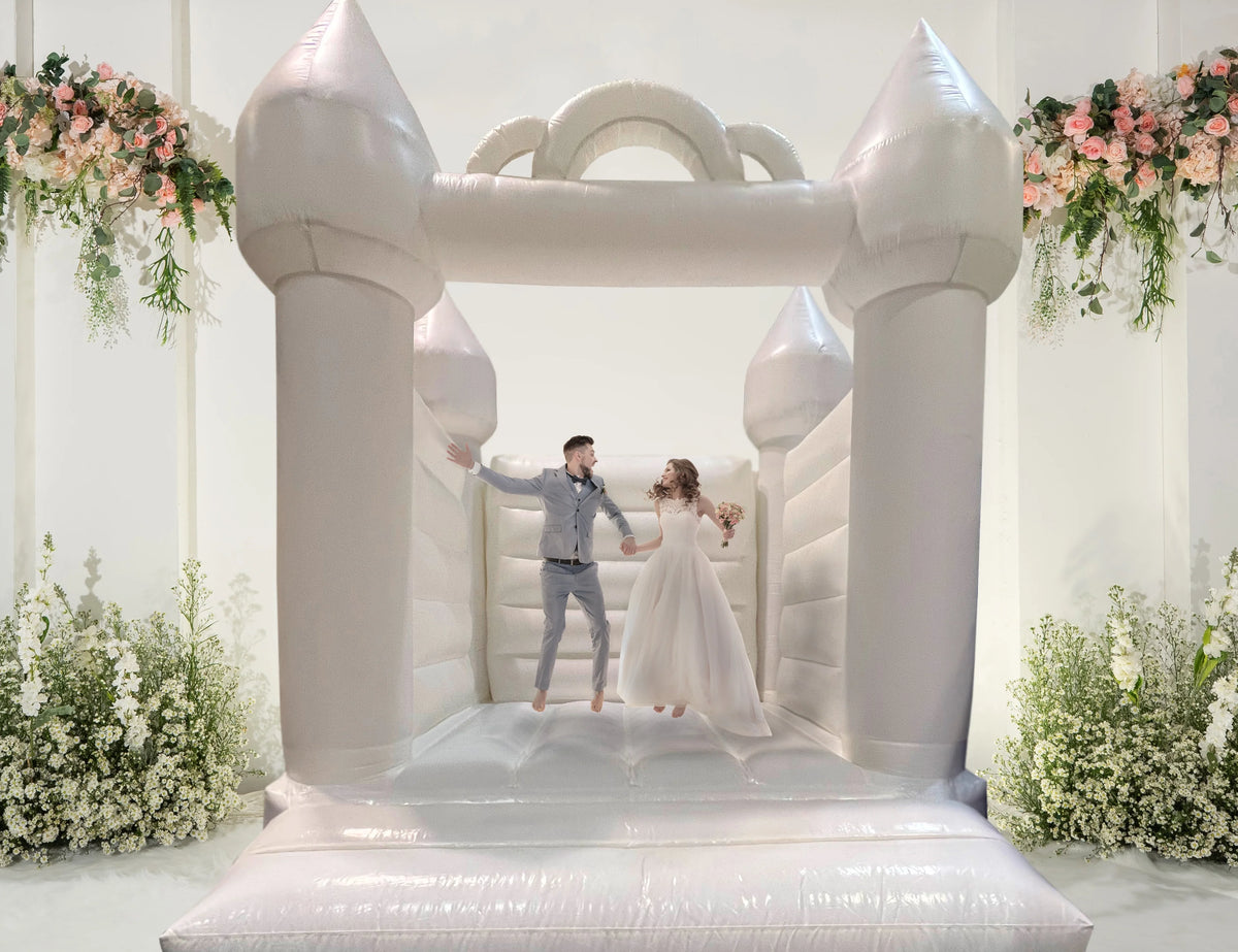 White Inflatable Bounce House U610106