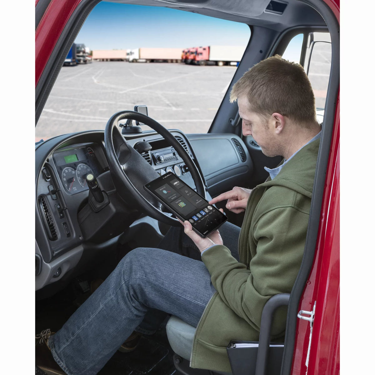 7" GPS Truck Navigator with Accessory Bundle R73151