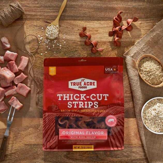 Thick Cut Strips with Real Bacon Dog Treats T508528
