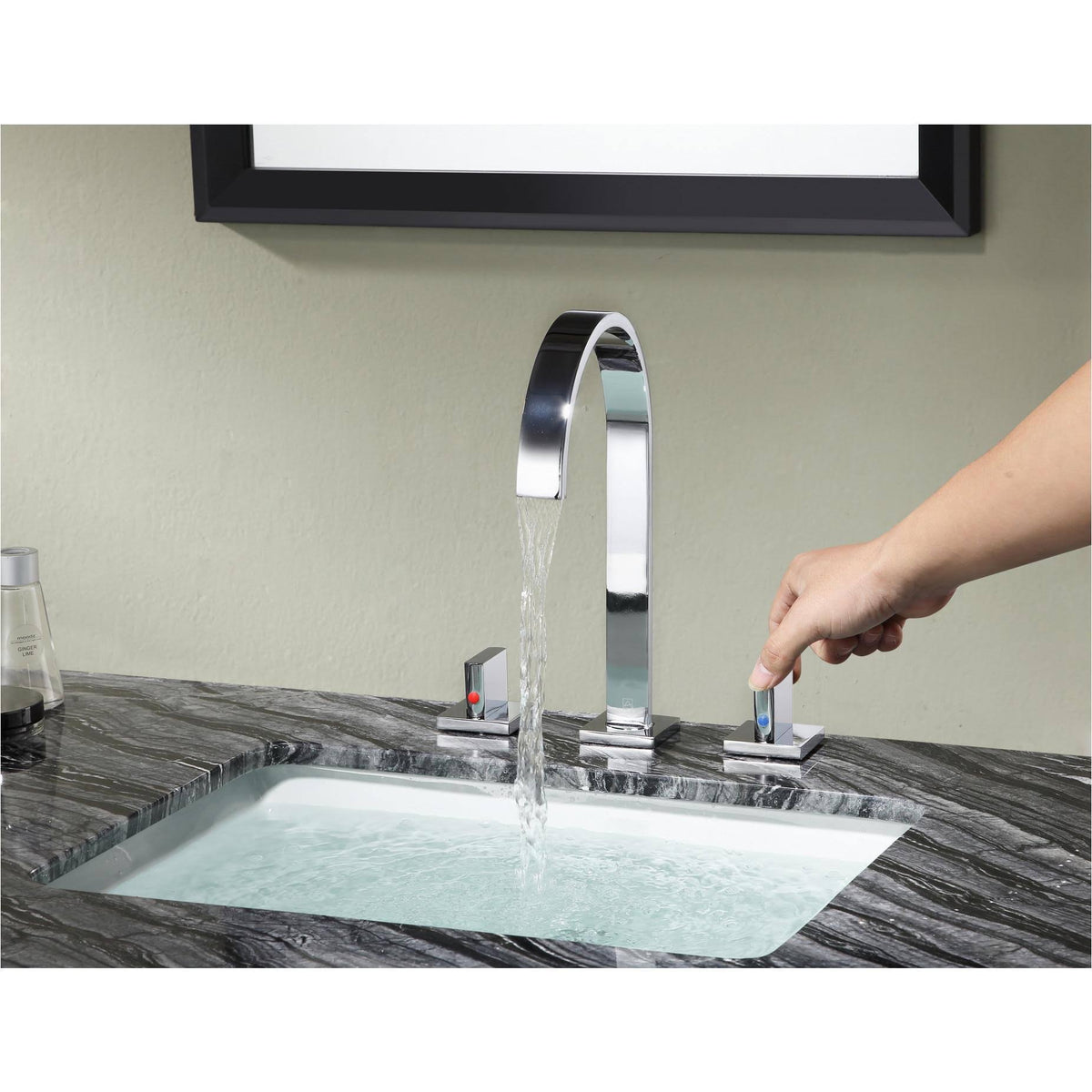 Polished Chrome Widespread 2-Handle Bathroom Faucet C3481