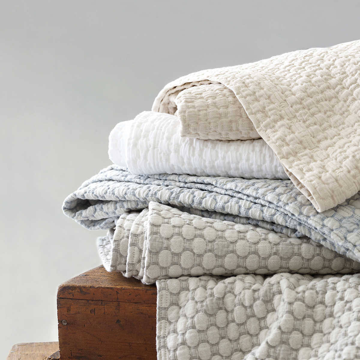 King Silver Matelasse Coverlet O11482
