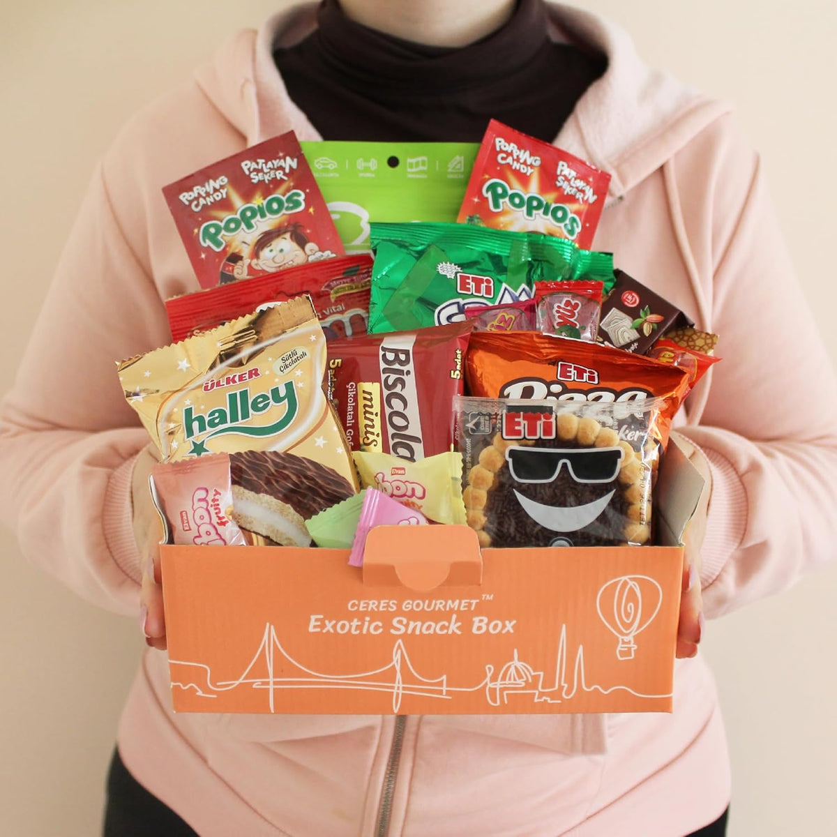 12 Different Snacks Variety Pack with 15+ Pieces Count B33468