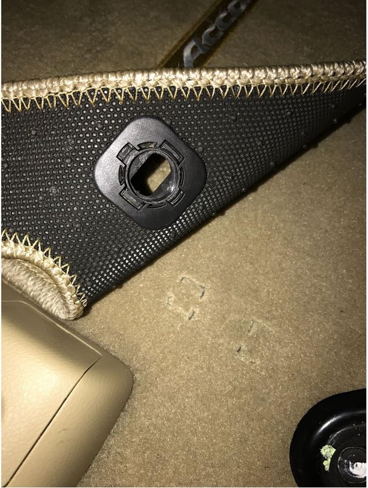 2 Car Mat Carpet Hold Down Retaining Clip Floor Grips Holder B6981