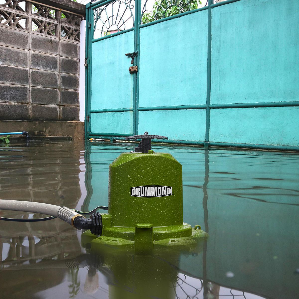 1/8 HP Multidirectional Submersible Utility Pump U399