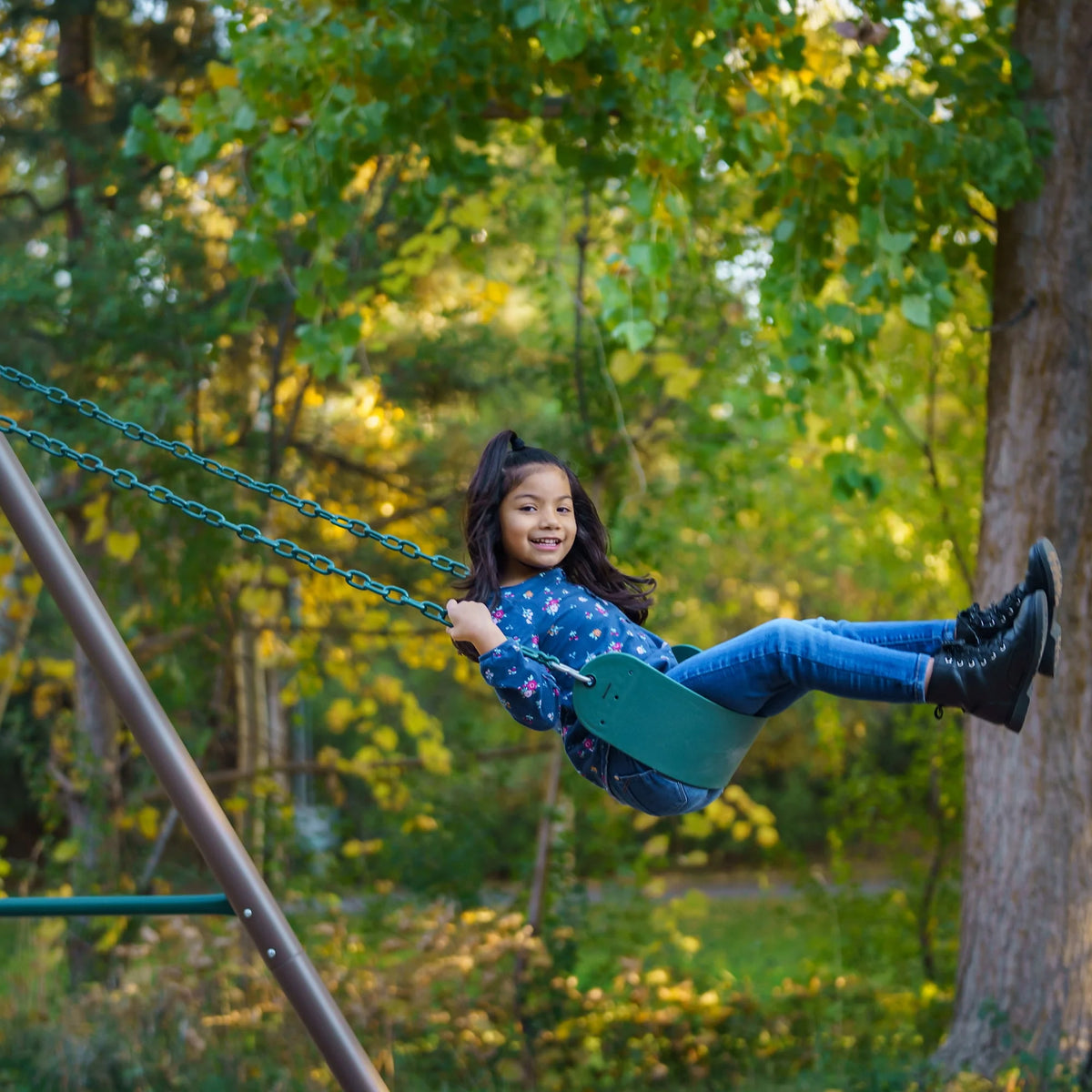 Kid's Metal Swing Set with 2 Belt Swings and Trapeze Bar D957
