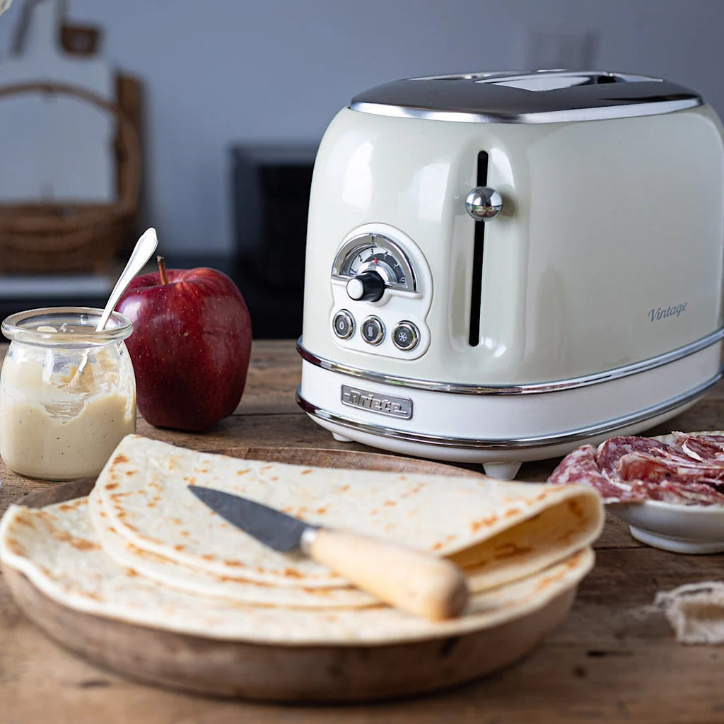 Beige 2 Slice Toaster Q831