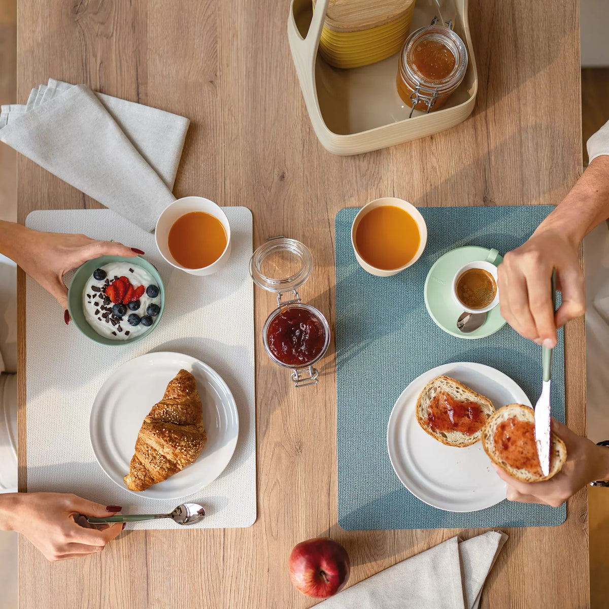 Milk White Reversible Place Mat Y5900
