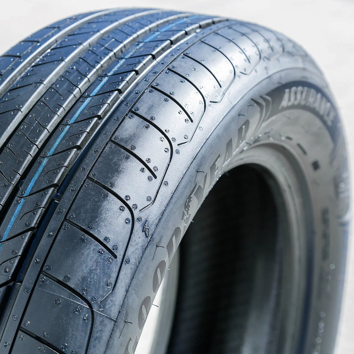 All Season Tire 215/60R17 96H M92993