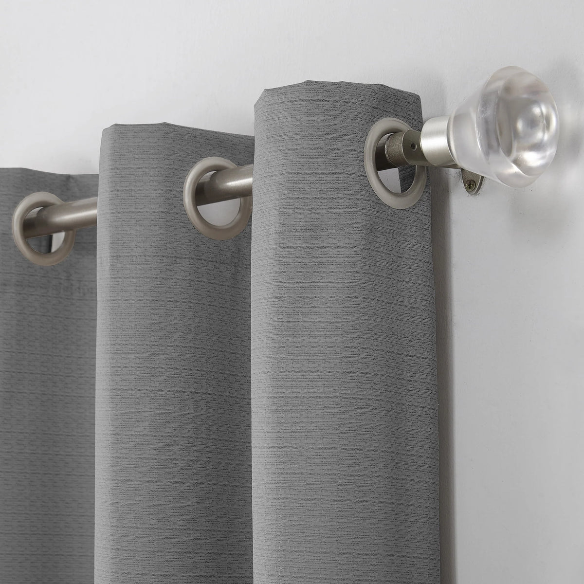 White 40x84 Thermal-Lined Blackout Grommet Curtain Panel Y535